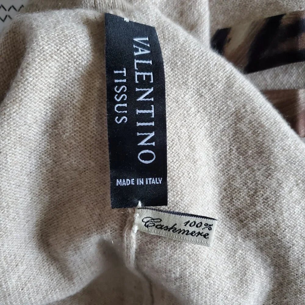 NEW Vicedomini Cashmere Sweater XS Tan Animal Print Collar V-Neck